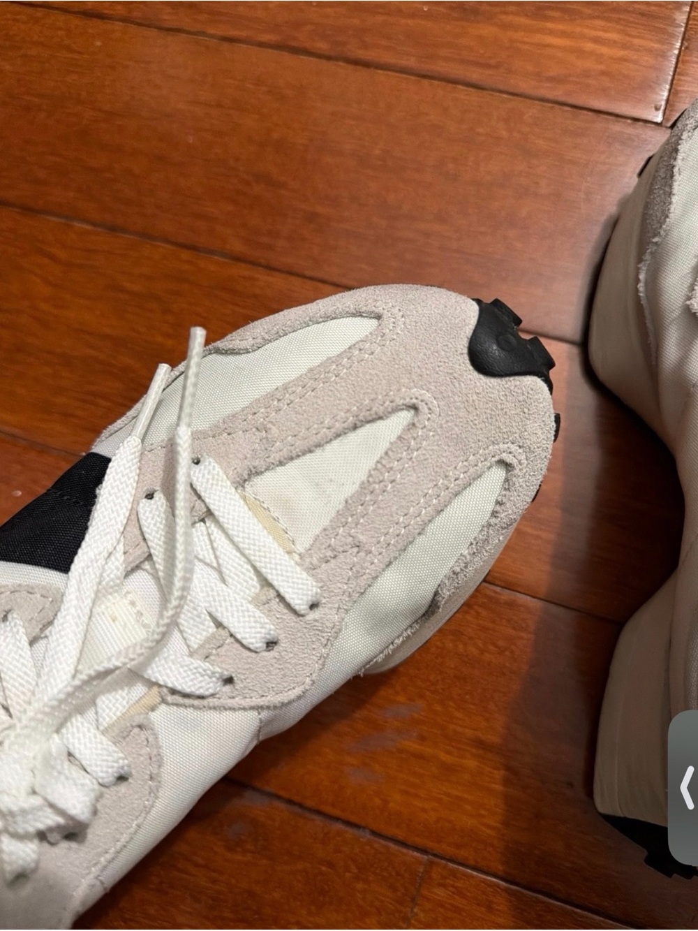New Balance Cream, Black & cream size 6.5 (fits like 6 women’s ) - Picture 9 of 10